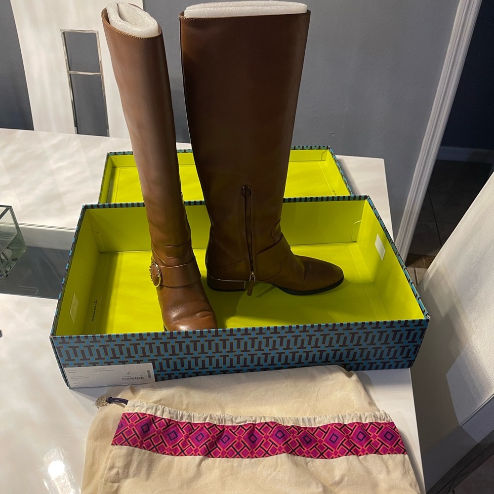 Tory Burch boot